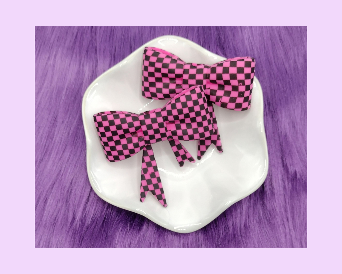 D. Pink and Black Bow Straw Topper