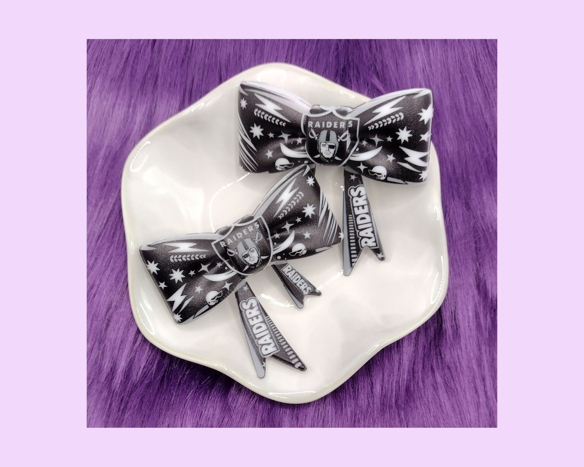 Raiders Bow Straw Topper